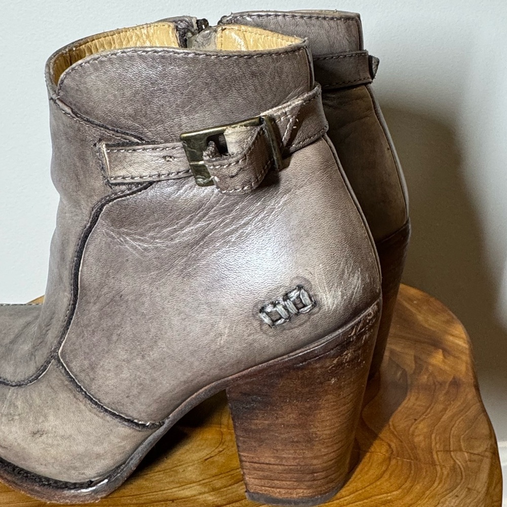 Bed Stu Isla High Heeled Bootie Boots Women Sz. 7.5 Gray/Brown Distressed Buckle - Picture 3 of 15